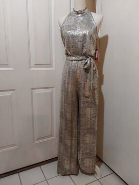 🌺 NWT Vince Camuto Stretch Metallic Halter Wide-Leg Jumpsuit
